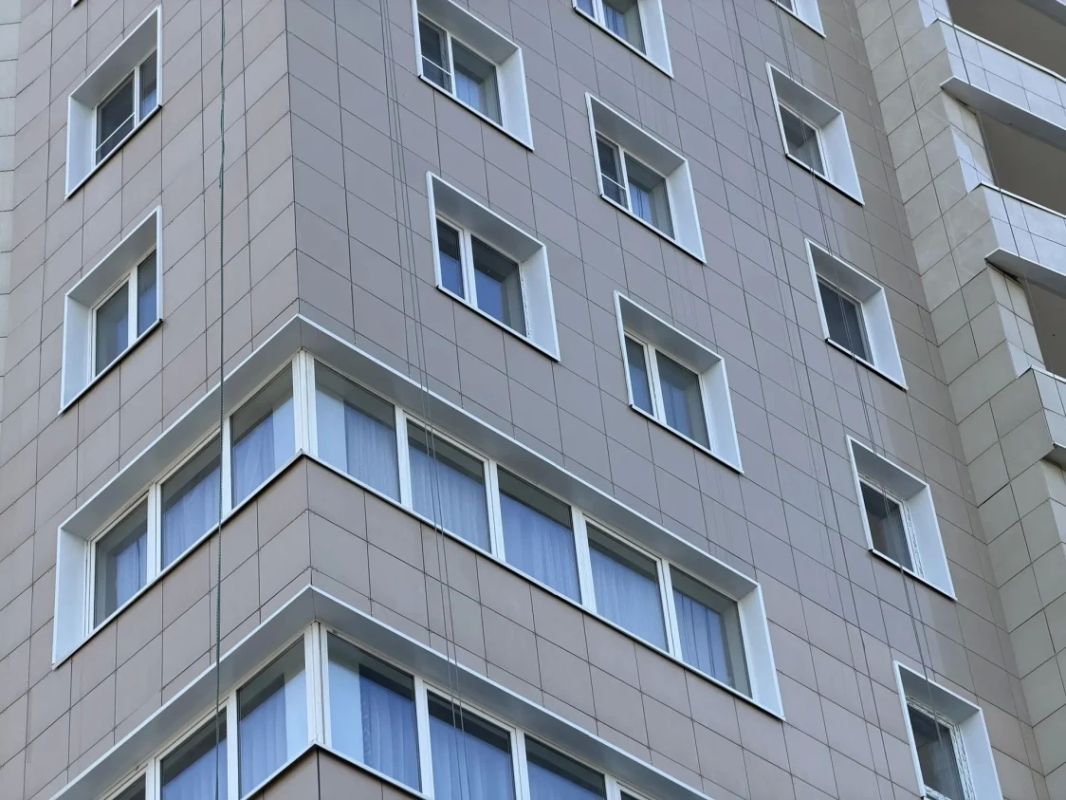 В повреждённом от БПЛА доме в Перми полностью восстановили фасад