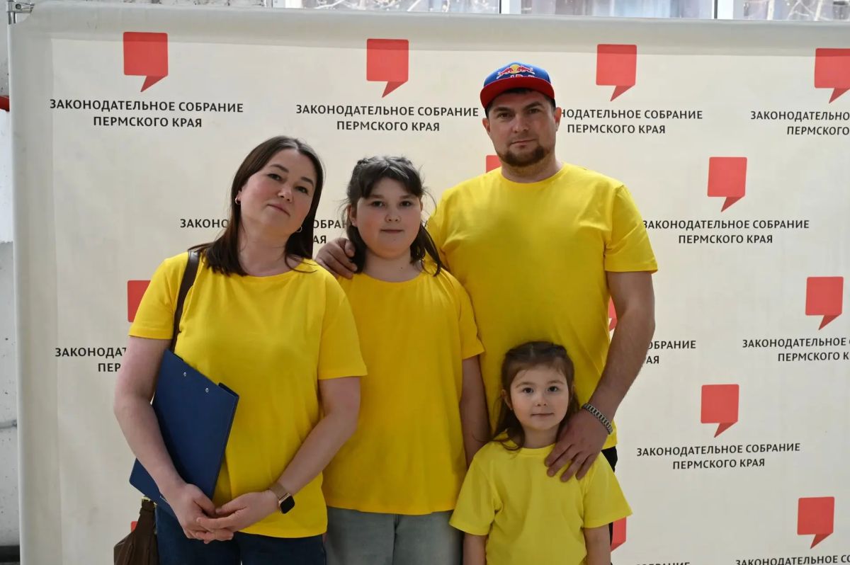 «Поздравляю с Днём отца!. Отец в жизни каждого ребёнка — его опора и поддержка в начинаниях «Поздравляю с Днём отца!. Отец в жизни каждого ребёнка — его опора и поддержка в начинаниях
