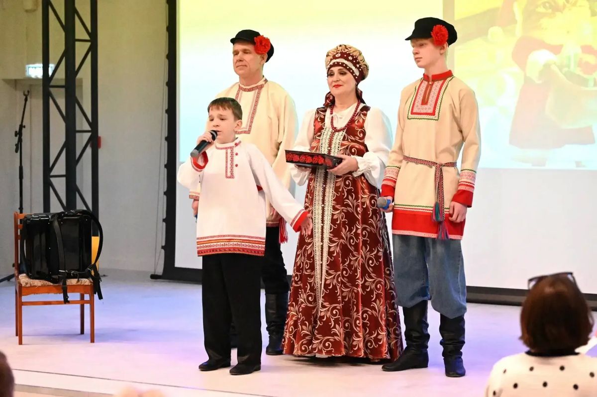 «Поздравляю с Днём отца!. Отец в жизни каждого ребёнка — его опора и поддержка в начинаниях «Поздравляю с Днём отца!. Отец в жизни каждого ребёнка — его опора и поддержка в начинаниях