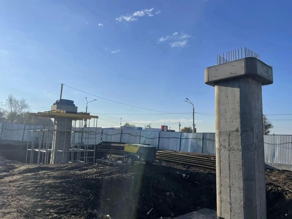 На шоссе Космонавтов в Перми начали разбирать старый мост через Мулянку На шоссе Космонавтов в Перми начали разбирать старый мост через Мулянку