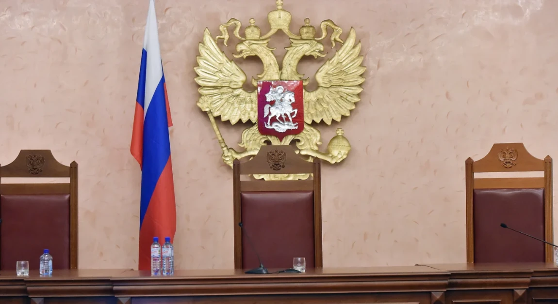 Беглый бизнесмен требует банкротства пенсионерки из-за долга 110 млн рублей